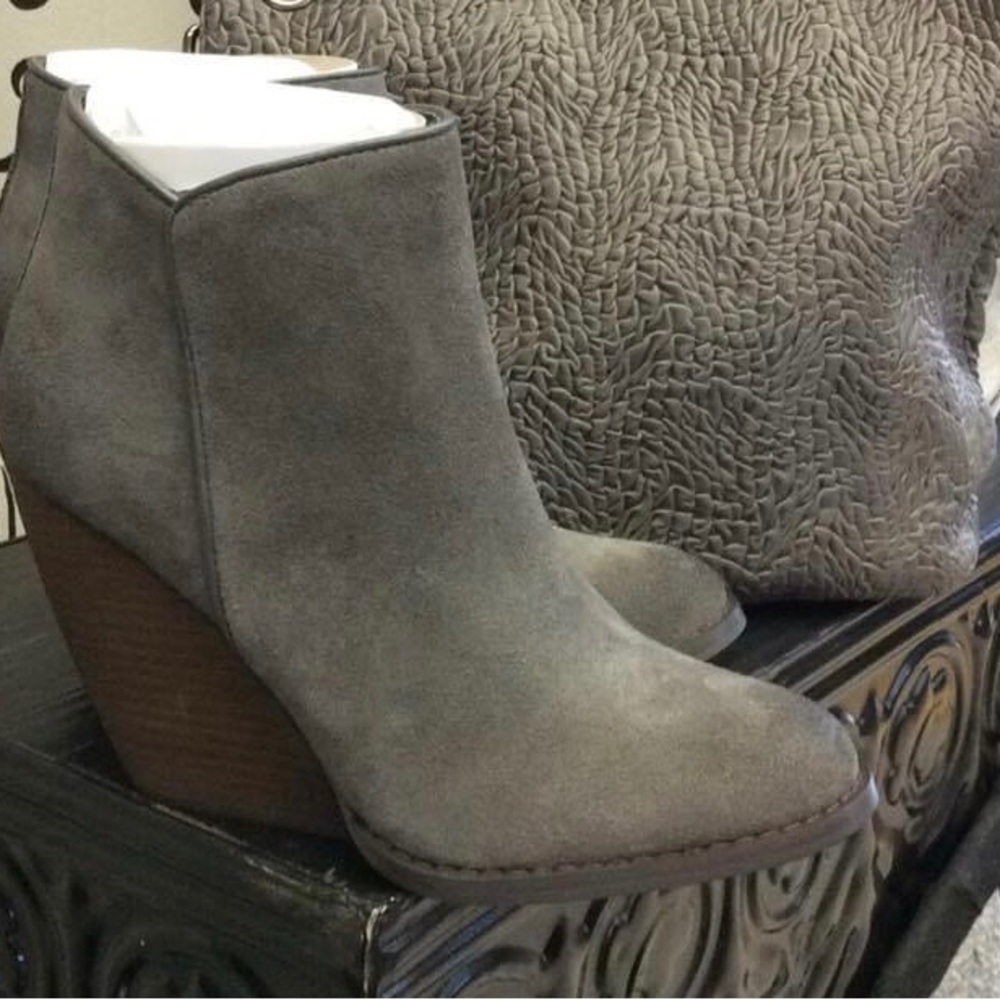 Women’s Very Volatile Wedge Ankle Booties Gray Size 7